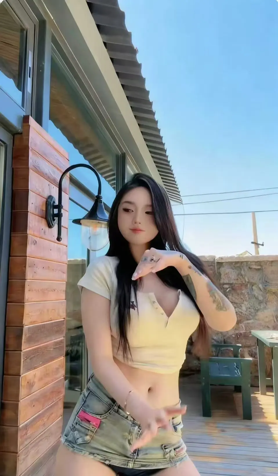 《Meena 成美男》高清全集免费在线看-中文版未删减资源来袭-网盘观看无广告直达-一次看遍Meena成美男